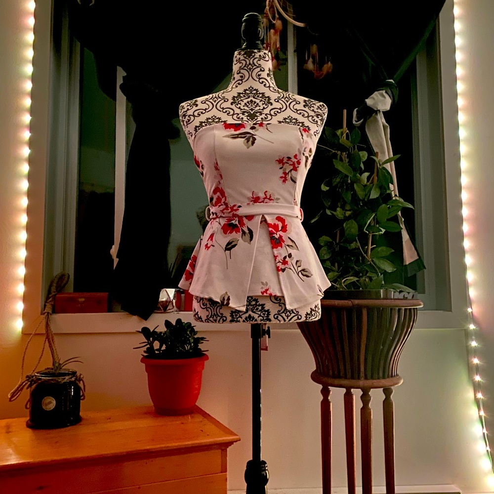 Lovely strapless/corset top from dynamite XS